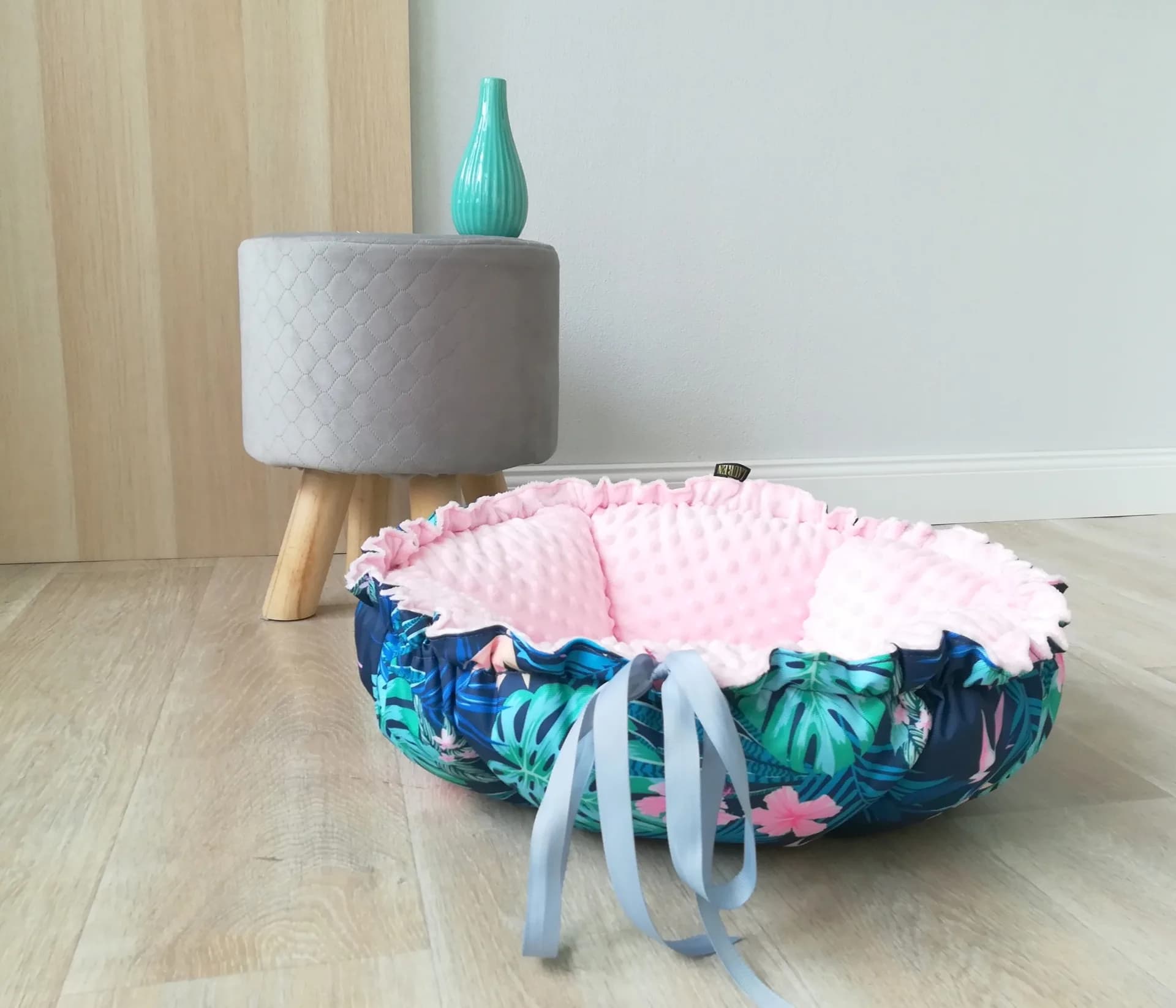 Lauren Design legowisko pikowane dla kota i psa Daisy Tropic Tropic + róż minky/⌀ 80 cm