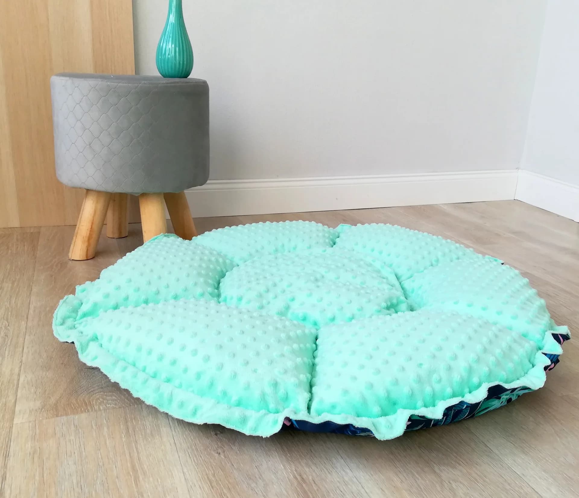 Lauren Design legowisko pikowane dla kota i psa Daisy Tropic Tropic + róż minky/⌀ 80 cm